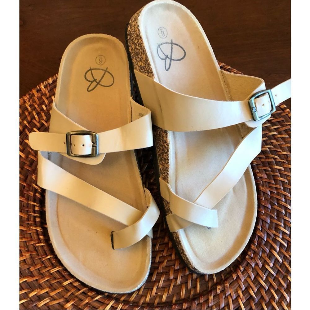 BROOKS - NWOT Ladies Sz 6 Faux Leather Slip-On Toe Sandals/Natural. Never Worn! - Picture 3 of 10